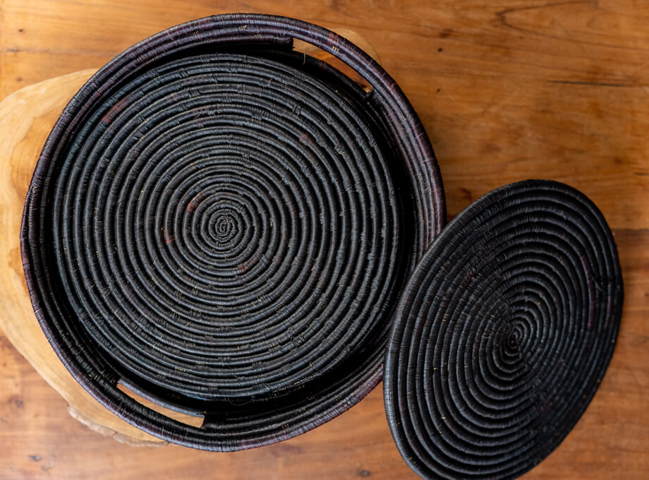 Black Raffia Tray with Table 6 mats